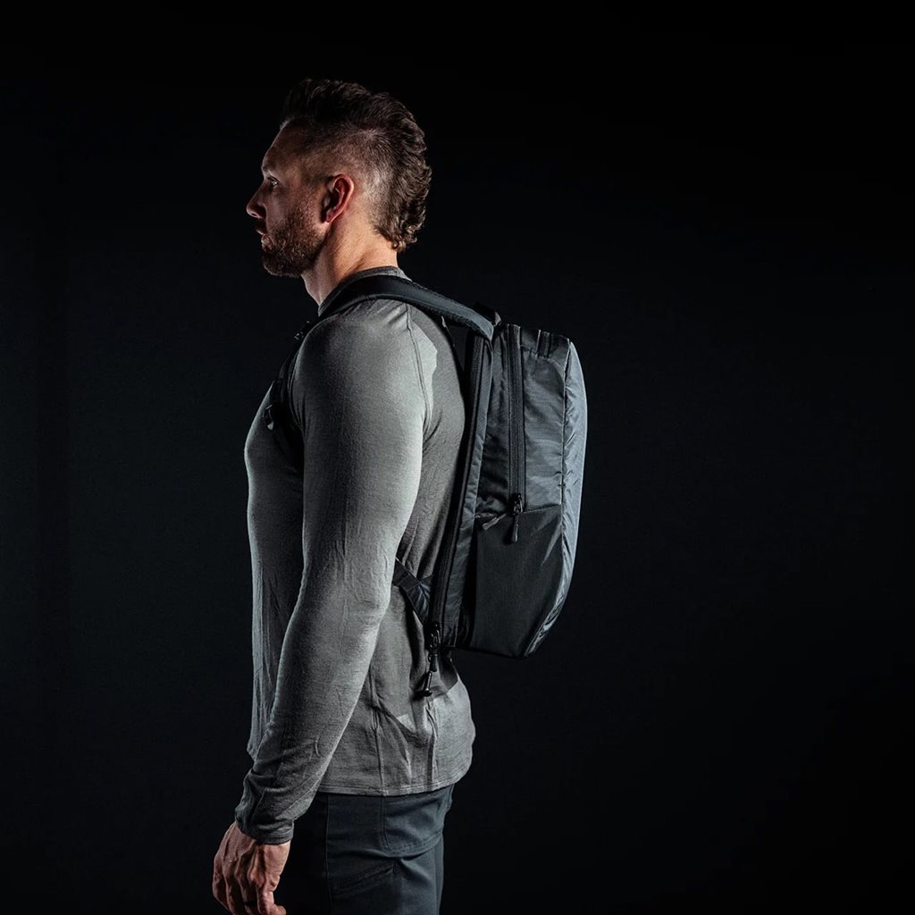 Batoh FADE TRANSPORT 18 L ČERNÝ