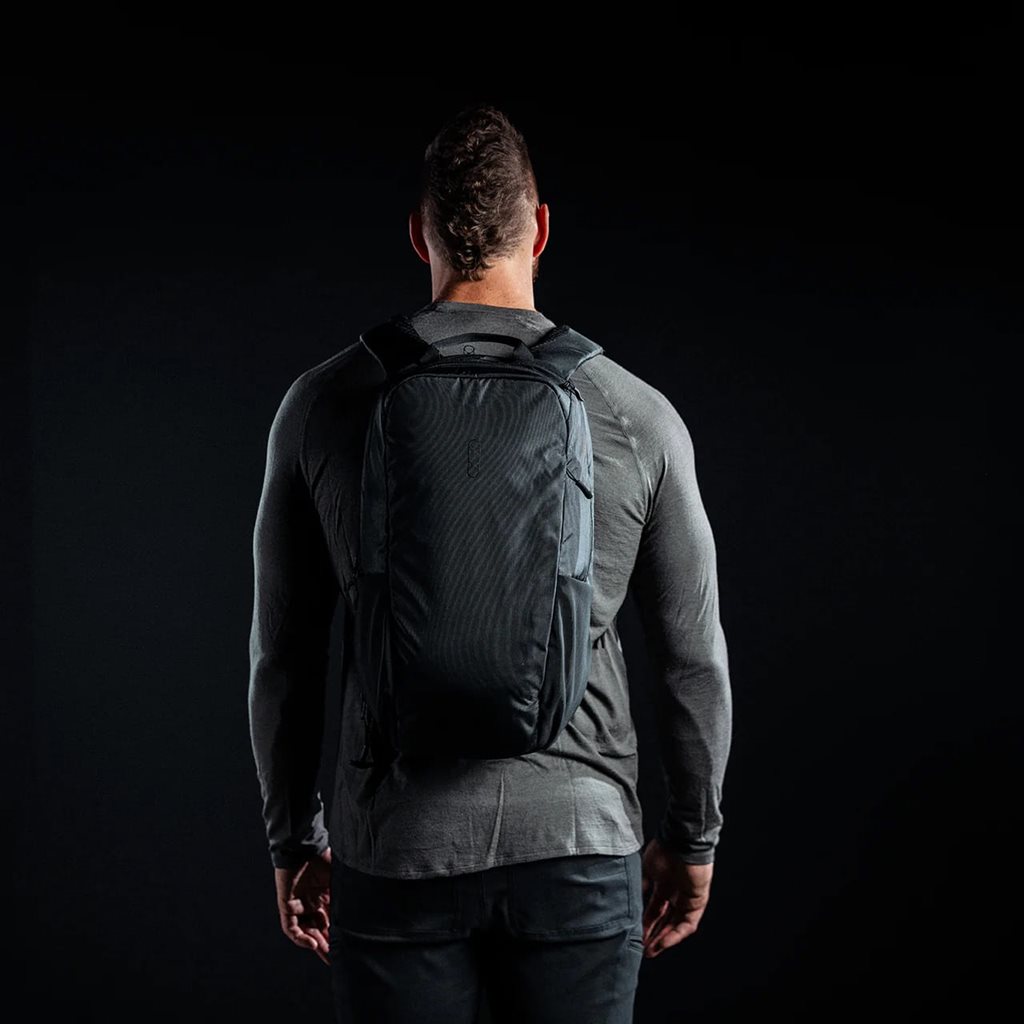 Batoh FADE TRANSPORT 18 L ČERNÝ