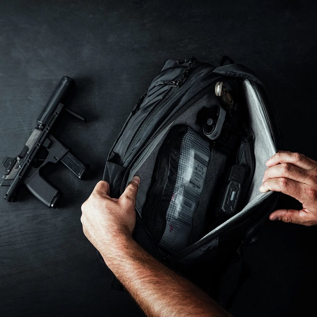 Batoh FADE TRANSPORT 18 L ČERNÝ